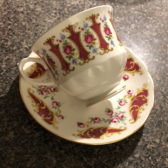 Queen Anne bone China England tea cup/saucer - Picture 2 of 6